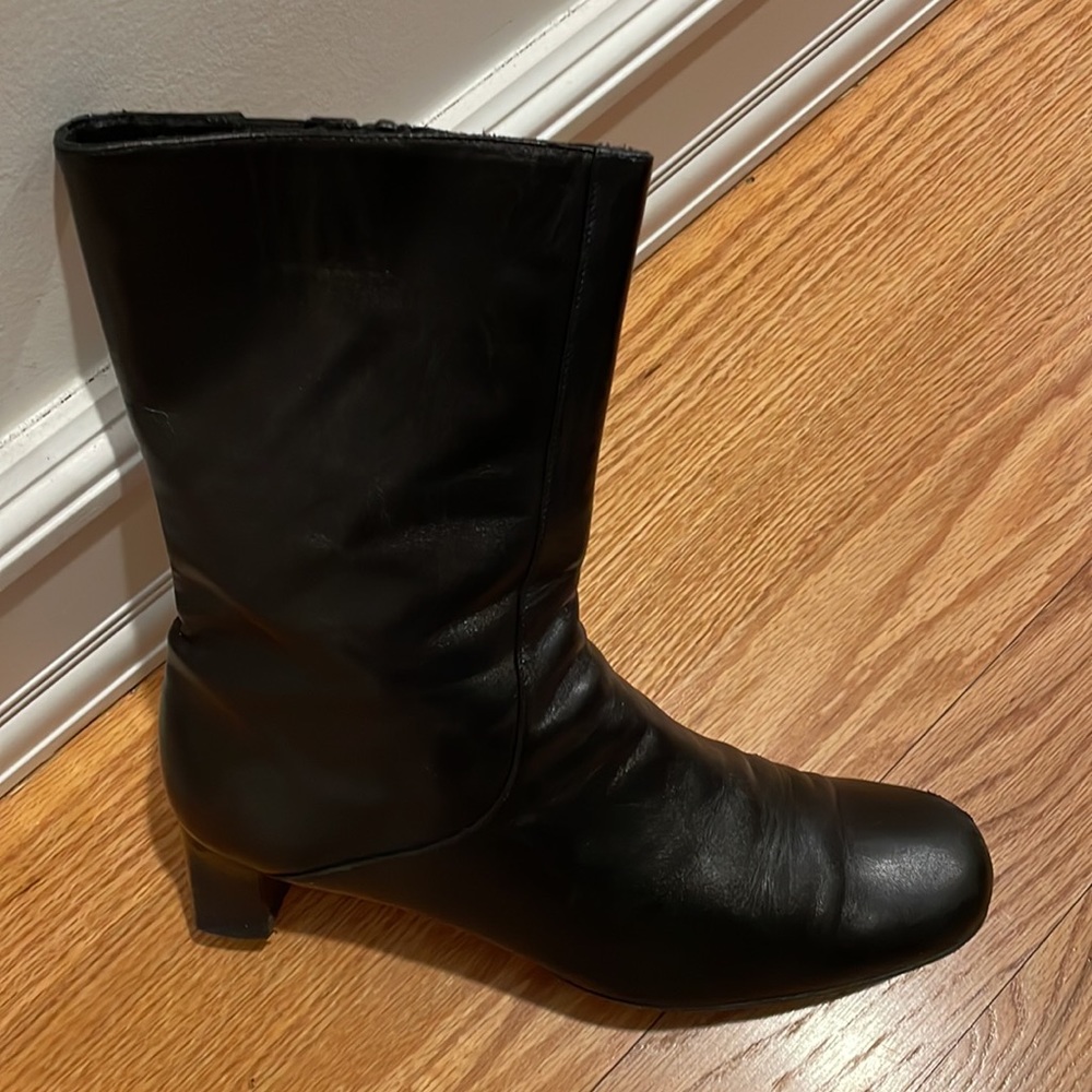 COLE HAAN Black low zipper boot. Block heel. 9.5 M leather Italy Boot comfort - Picture 5 of 16
